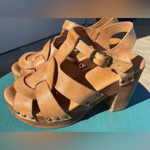 Bed Stu Tan Leather Platform Wedge Sandals
Caitlin ? or Melissa ? Size 8